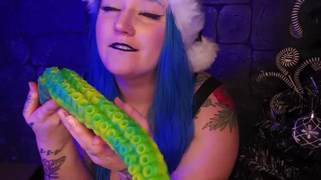 Poster: Luna Allora – Christmas Bitch