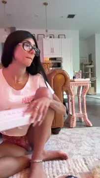 Poster: Mia Khalifa - Livestream